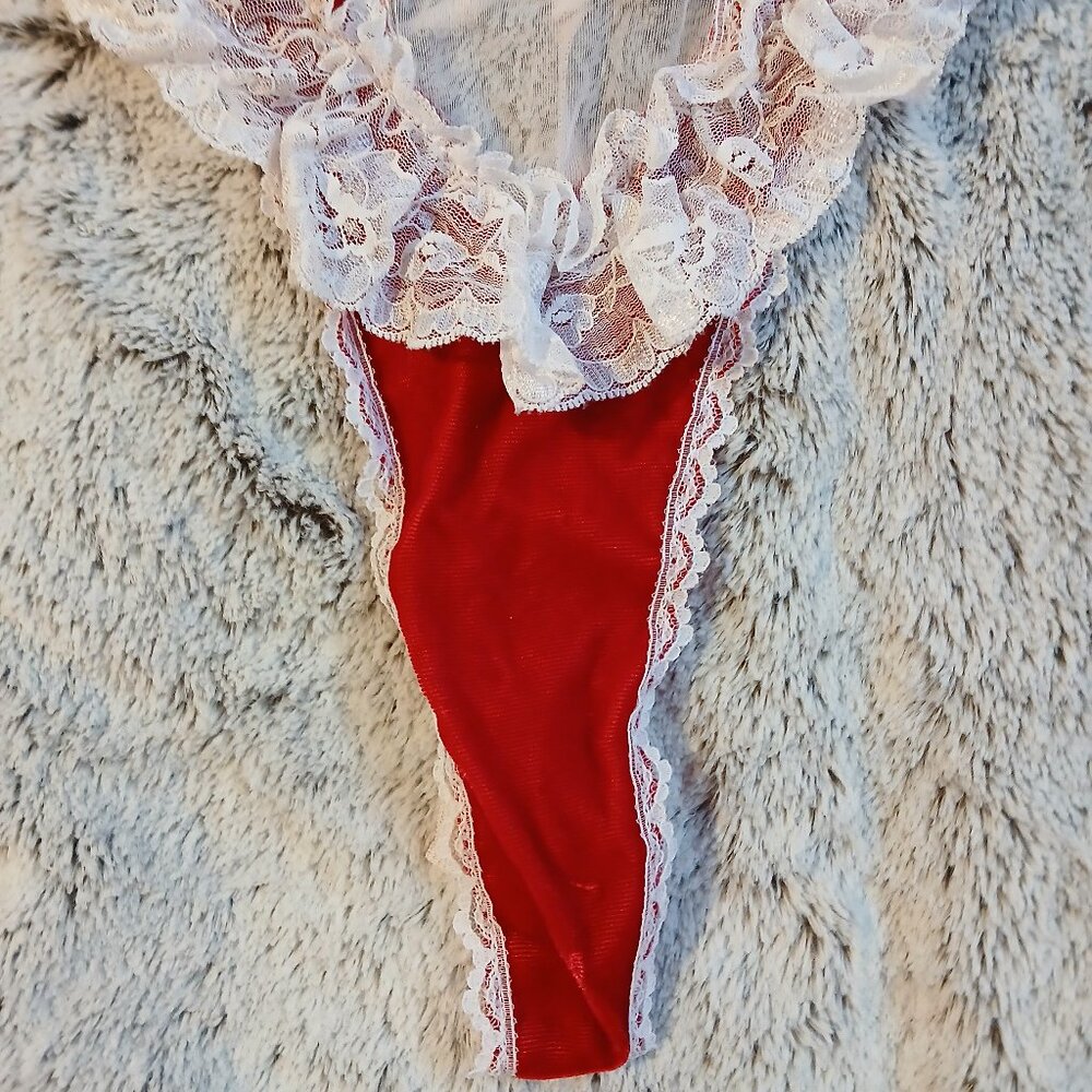 Vintage Women's Velvet Like Red White Floral Lace  Teddy GUC - Picture 3 of 7